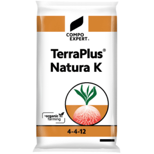 Engrais gazon TerraPlus Natura K organique d’origine 100% naturelle. La combinaison de matières organiques végétales et animales lui confère une durée d’action de plusieurs semaines.